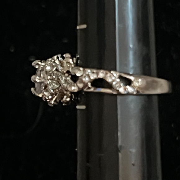 Vintage Sterling Silver and Cubic Zirconia Ring - Size 5.5 - Intricate Filigree - Picture 6 of 7